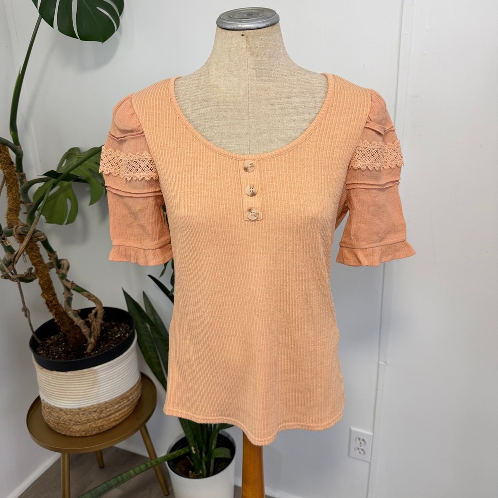 MINE Ribbed Top Womens‎ Medium Peach Lace Puff Sleeve Boho Henley TB5385